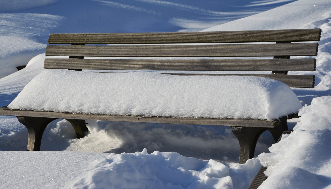 梦见下雪 周公解梦：解读梦境中的雪花飘落